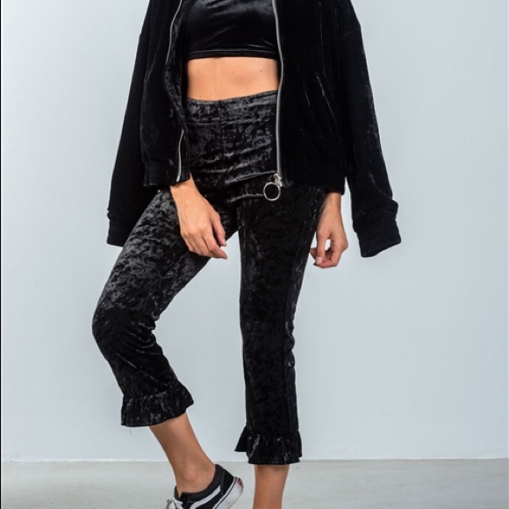 🆕VELVET CROP FLARE PANTS